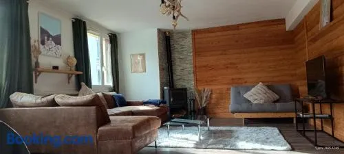 Spacious 3 bedrooms apartment - Image 1