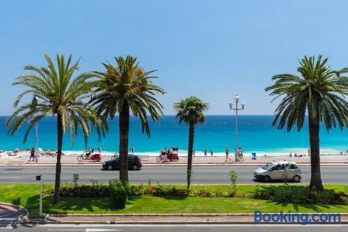 Beautiful apartment by the sea front - Image 1