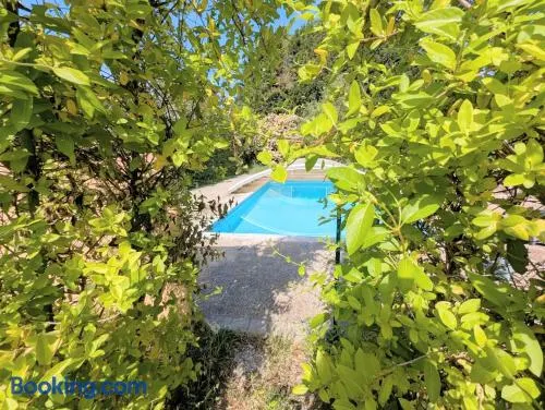 Cottage de charme en pleine nature avec piscine - Image 1
