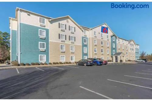 Motel 6 Suites Little Rock Southwest AR - Image 1