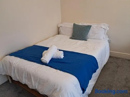 Cosy 2 Bedroom Luxury House - Image 1