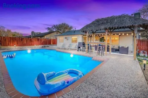 Maison avec barbecue, terrasse et piscine privée - Image 1