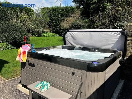 Foxes Reach - nrTintern Wye Valley hot tub EV - Image 1