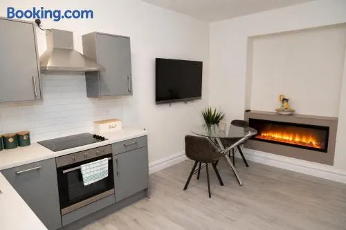 Unit 1 Island View Apartments - Town Centre Walk To Everything - Image 1