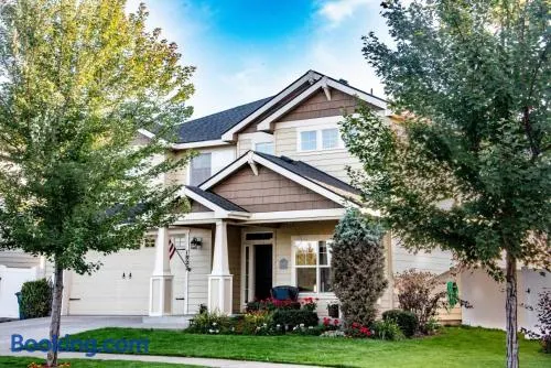 Family Fun! Gorgeous North Idaho Home w/Tesla Charge : Prairie Inn - Image 1
