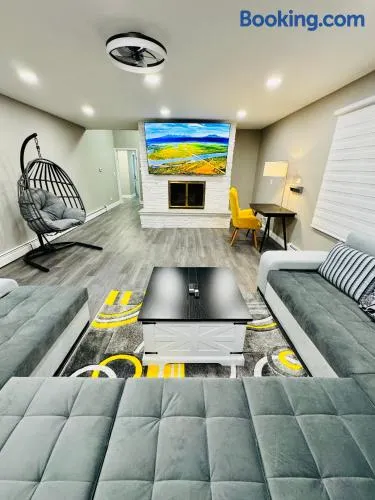 5 Star Luxury Stay Near Chicago O'hare - Image 1