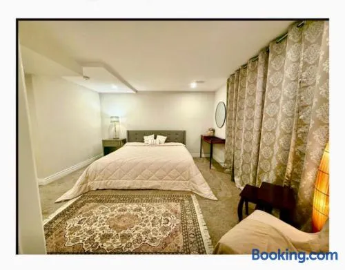 Barakah Manor Bed & Breakfast Stays & Events - Image 1