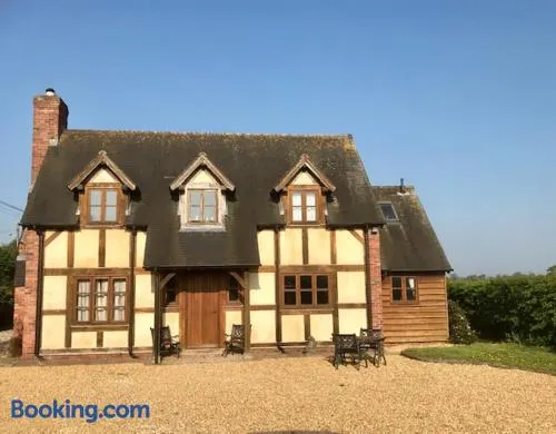 Cosy Cottage in the Countryside - Image 1