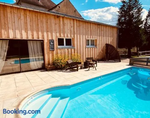 Pool house-L'hirondelle de Sermizelles- grand jardin, calme et nature aux portes du Morvan - Image 1
