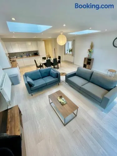 beautiful 3 bedroom apartment in cambridge sleeps 7 - Image 1