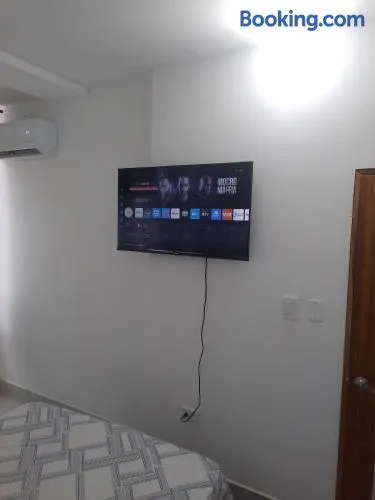 Apto cerca a todo - Image 1