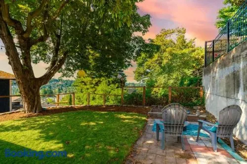 Fremont Bungalow with Backyard View Seattle - Image 1