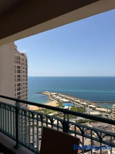 Luxury 2BR seafront Apt with panoramic sea views - Image 1