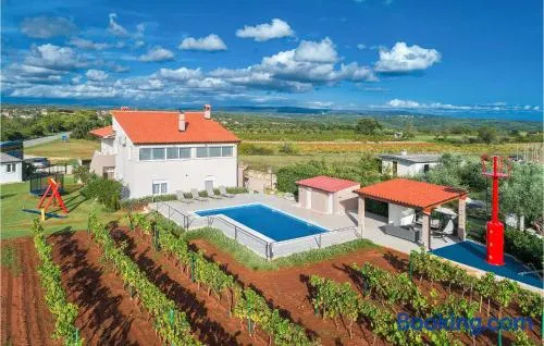 3 Bedroom Nice Apartment In Marcana - Image 1