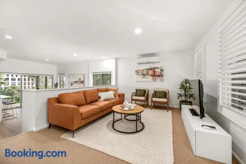 Townhouse on The Hill - Image 1