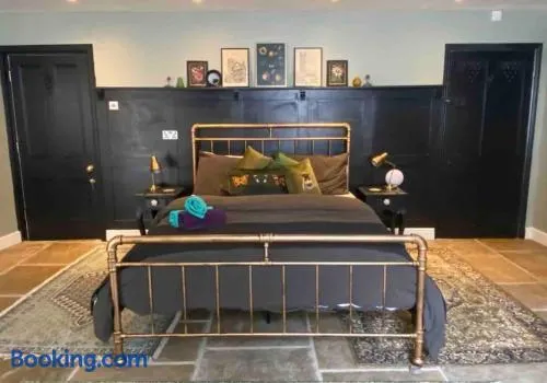 Clifton Georgian Townhouse, Downstairs Ensuite Room & Light Plant Based Breakfast - Image 1