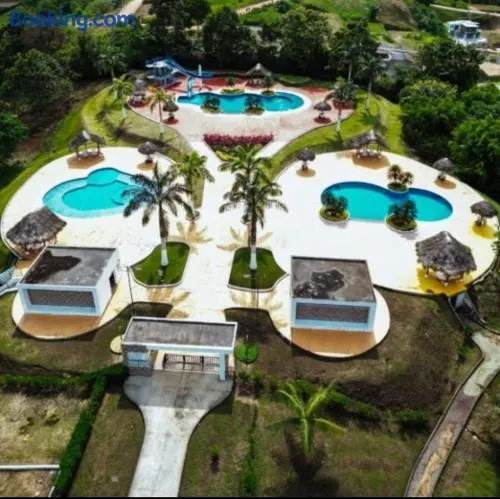 Quinta Vacacional Oasis en Pedro Vicente Maldonado-Pichincha Ecuador - Image 1