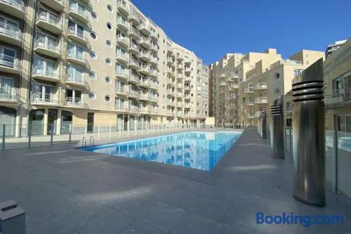 Appartement met zeezicht, zwembad & garage - Image 1
