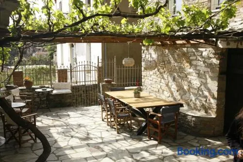 Ξενώνας Λαύκος - Image 1