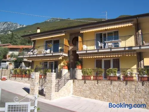 Appartement avec terrasse, piscine et jardin - Image 1