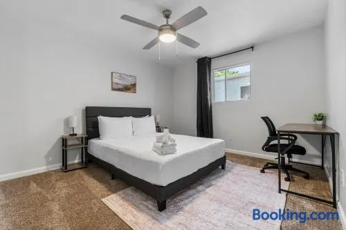 Spacious 2BR Comfort Retreat at Vineyard in Mesa - Image 1
