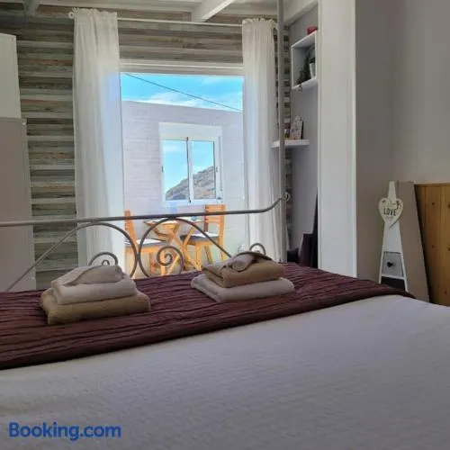 Hikers Haven Courtyard Apartment Tamaimo Tenerife - Image 1