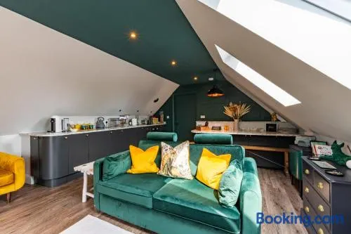 Stylish one bedroom Cotswold Coach House Tetbury - Image 1