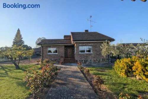 Chalet en La Rioja para familias y grupos - Image 1