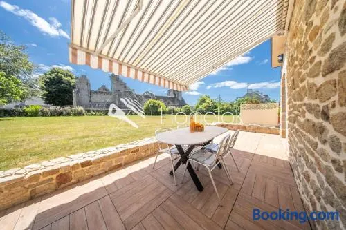Maison en pierre dans un hameau privé - Image 1