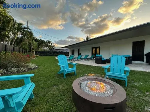 The Sun House - 3 Bed, 2 Bath, Private Pool, Fire Pit, Huge Backyard - Image 1