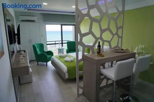 Lazuli Sea View-Beachfront Ap 405 - Image 1