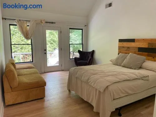 Queen Bedroom Suites - Mountain Views & Lake Resort - Image 1