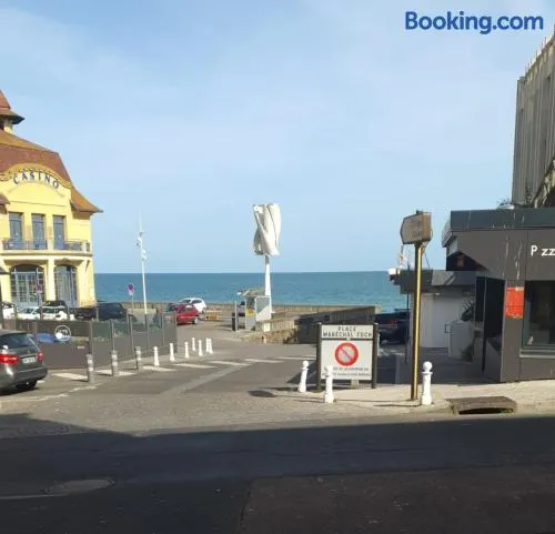 Plage du casino Granville - Image 1