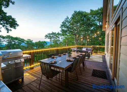 Elegant Mountain Escape, Family Friendly - 4 Outdoor Areas, Massage Room, Sauna, Hot Tub, Views - Image 1