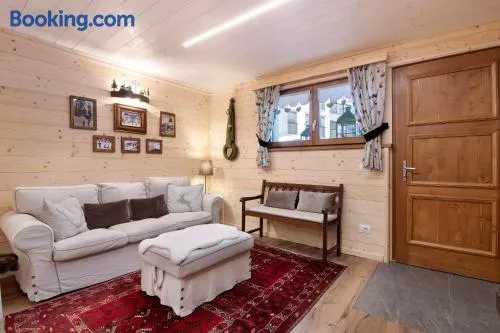 Appartement de vacances entièrement équipé avec internet haut débit et jardin | Vue montagne | À côté du ski | Parfait pour le travail à distance | Avec animaux acceptés - Image 1