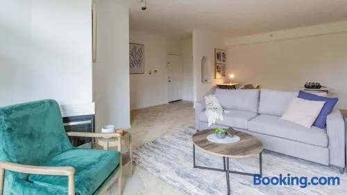 Landing Modern Apartment with Amazing Amenities (ID7433X30) - Image 1