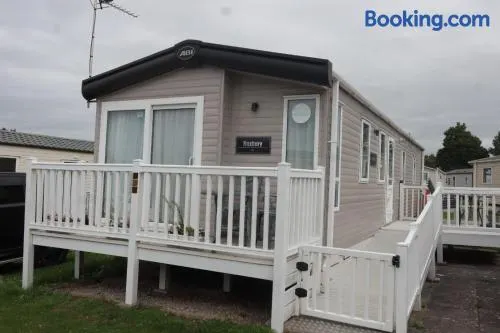 Dennys Holiday Home Pet Free - Image 1