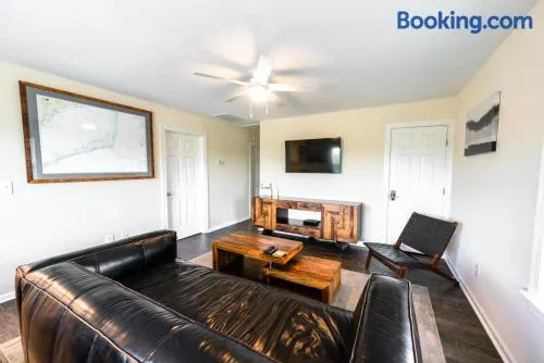 Watermen's Cabana 1C - 3-Bed, 2-Bath Apartment - Walk To BEACH Access & PET Friendly! - Image 1