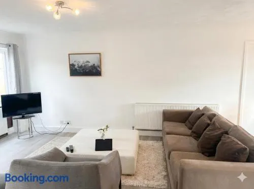 Modern Maidenhead Retreat, 3Bed, 1 Bath - Image 1