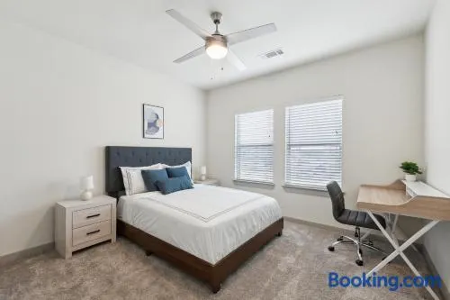 Chisholm Trace 933 I Spacious 1Bed 1 Bath - Image 1