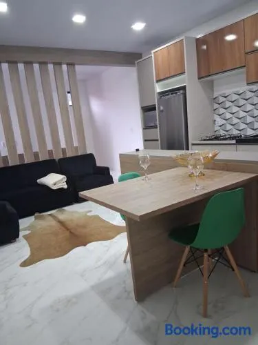 Apartamento moderno próximo ao centro - Image 1