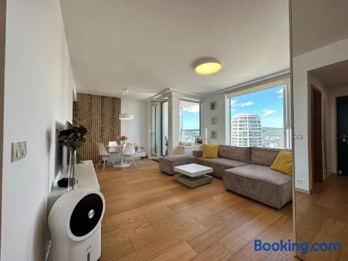 City view from 27th floor, free parking, keyless - Image 1