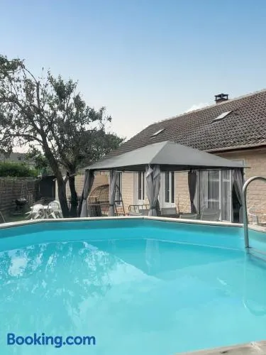 Villa charmante à Saint-Martin-Longueau avec piscine privée - Image 1