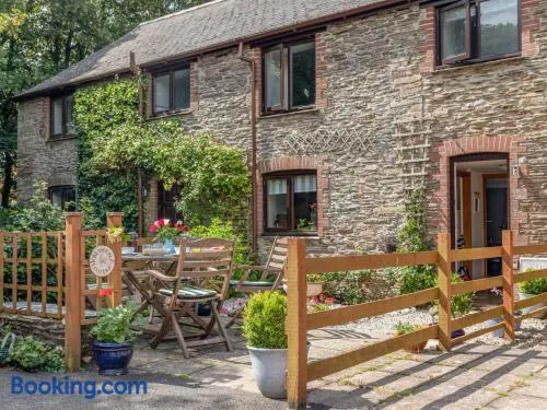 Honeysuckle Cottage - Image 1