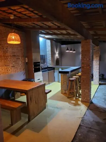 CASA COM PISCINA no CENTRO - Image 1