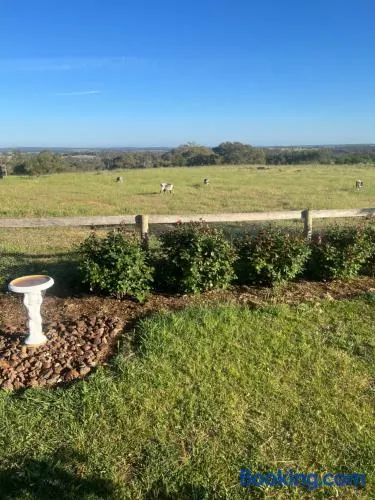 Campaspe Valley View 20 Acres Farm Stay - Image 1