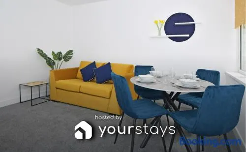 Sapphire Apartments by YourStays - Luxury 2 Bedroom Apartments in Crewe - Image 1