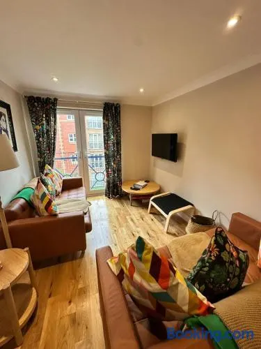 Marina Flat, Swansea - Perfect Location - Image 1