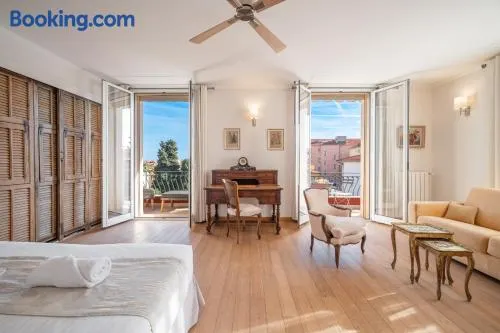 La Fabrique à Poupées - Chambres et Appartements de charme au coeur de Menton - Image 1