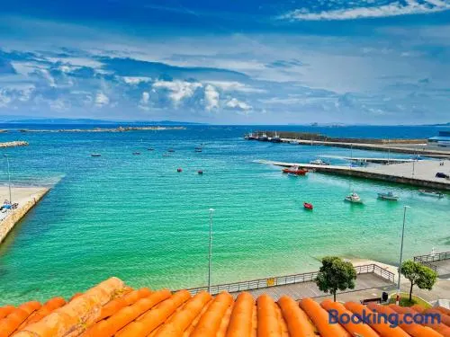Lujo y vistas panorámicas en primera línea de mar - Image 1